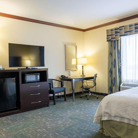 Hampton Inn Элис Экстерьер фото