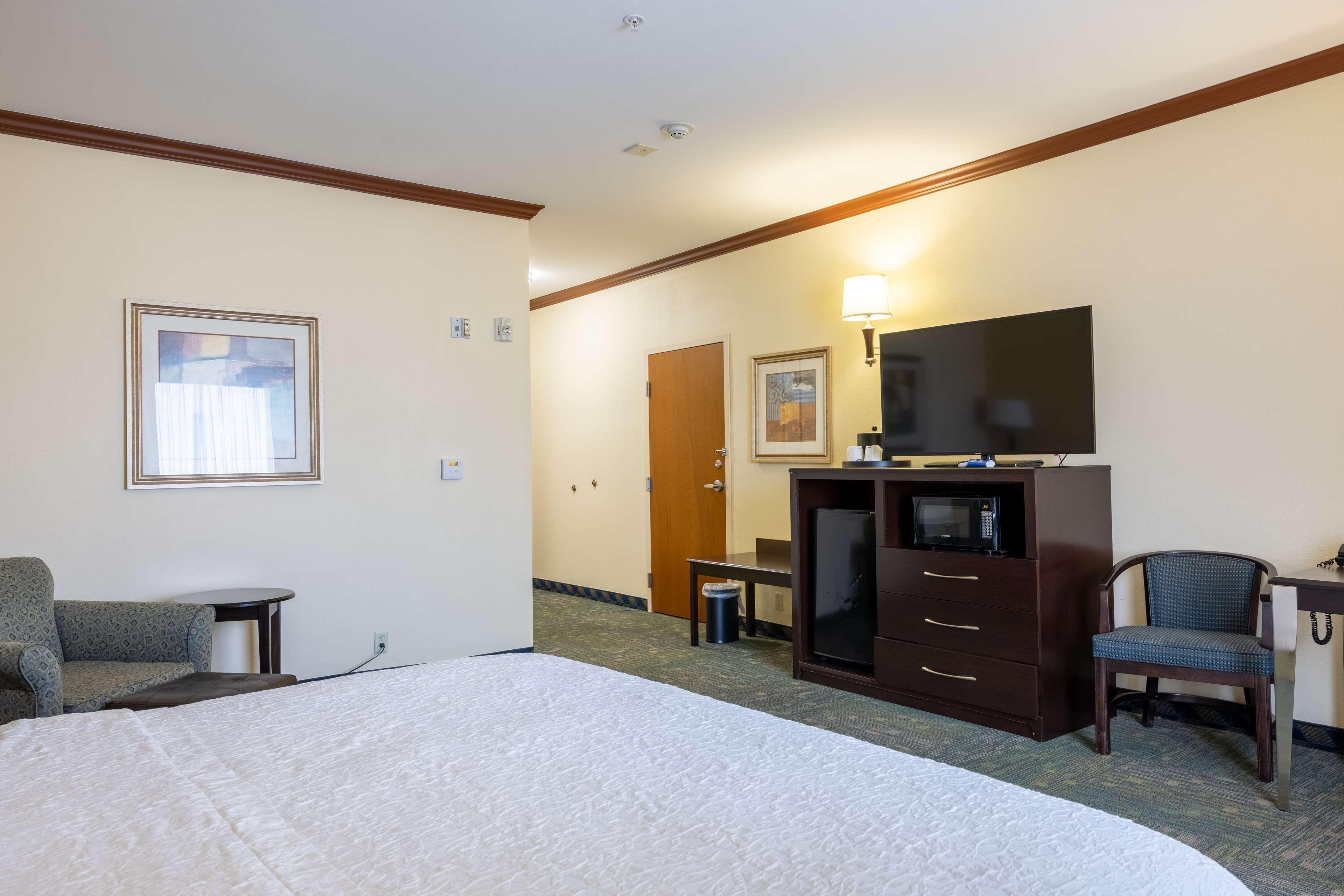 Hampton Inn Элис Экстерьер фото