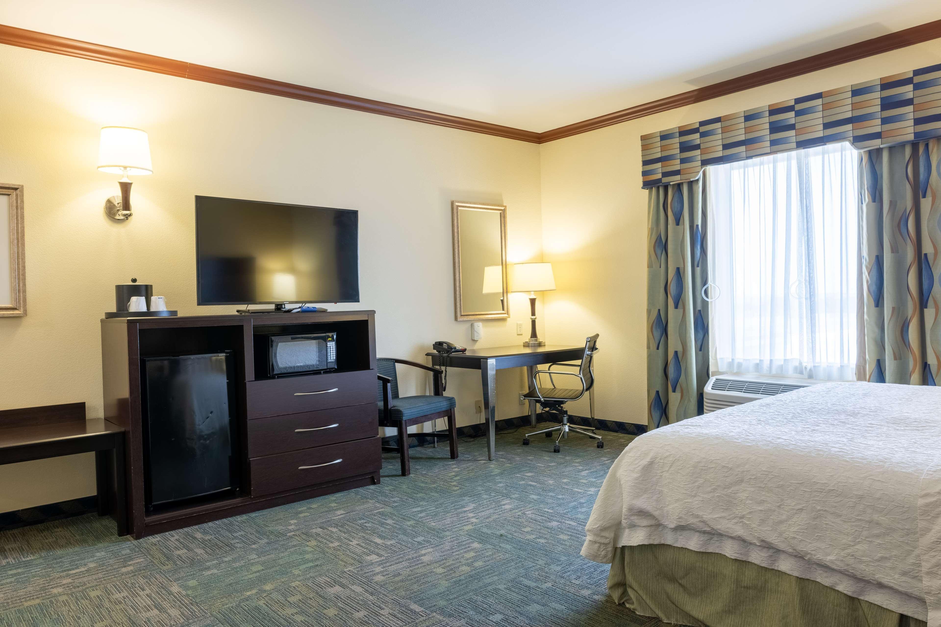 Hampton Inn Элис Экстерьер фото