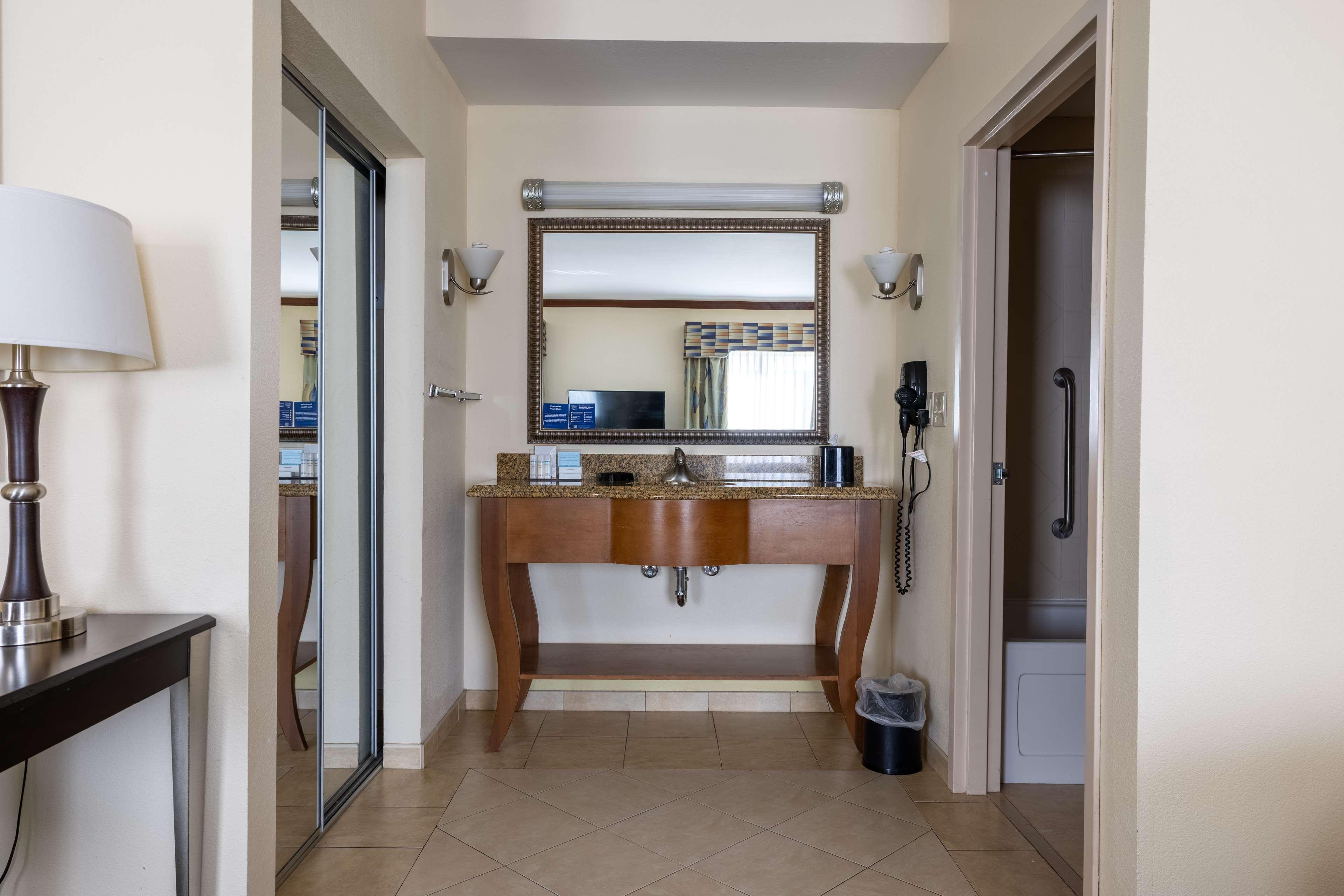 Hampton Inn Элис Экстерьер фото