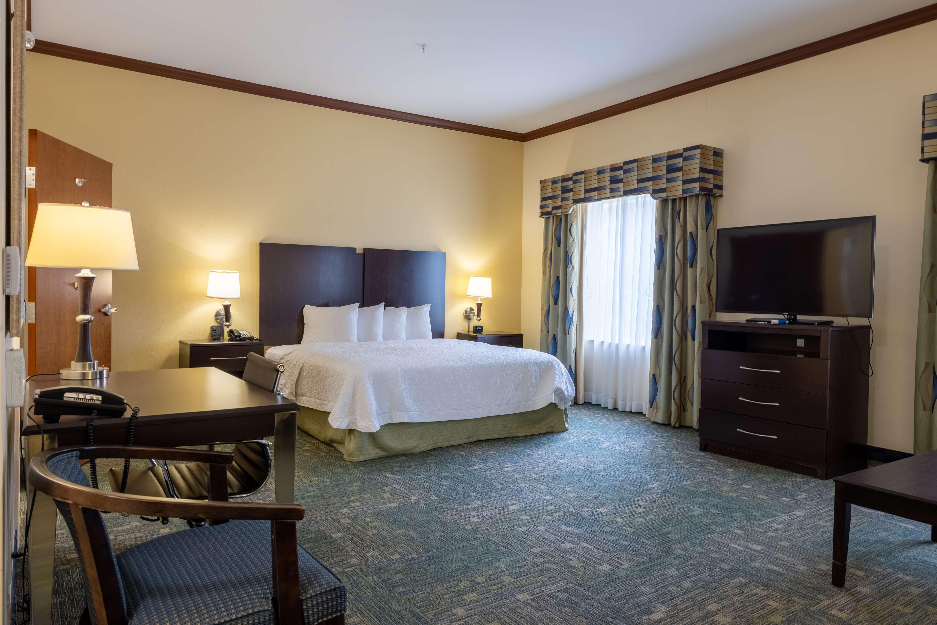 Hampton Inn Элис Экстерьер фото