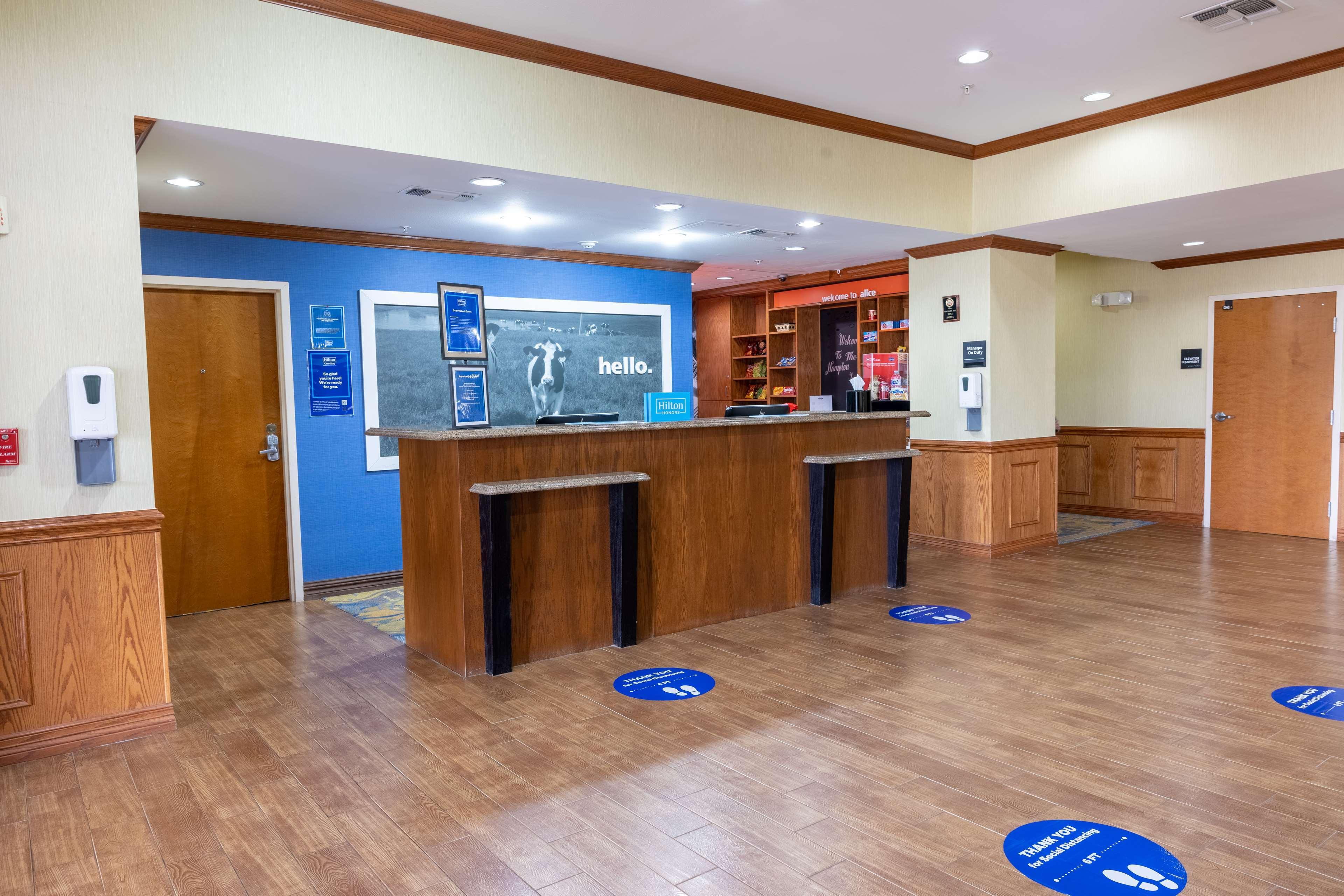 Hampton Inn Элис Экстерьер фото