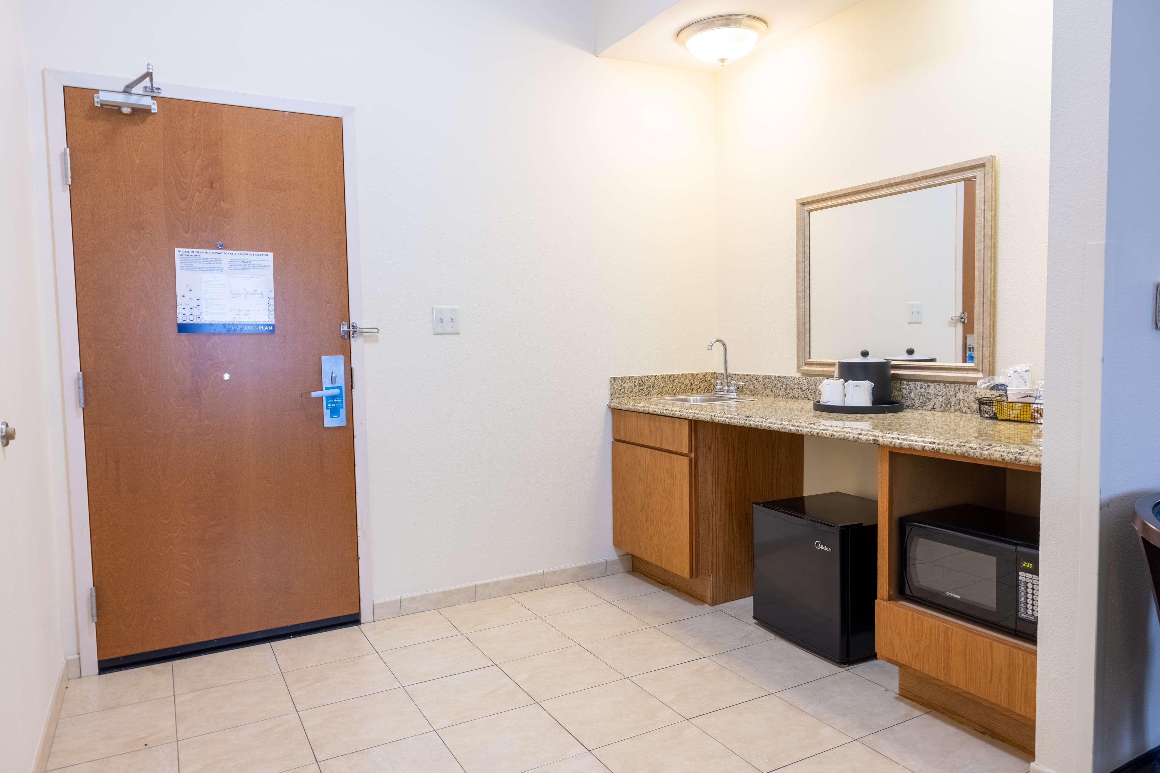 Hampton Inn Элис Экстерьер фото
