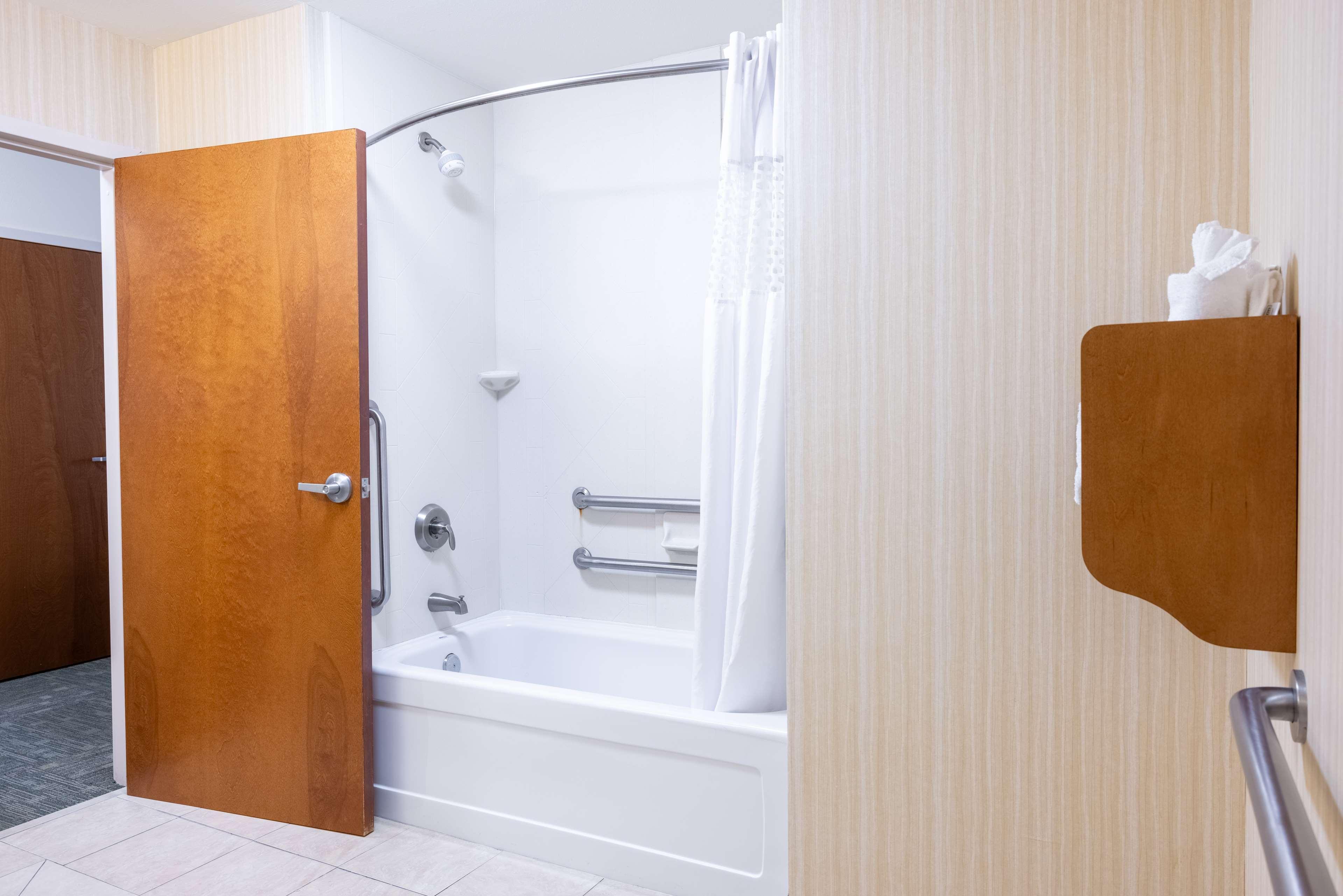 Hampton Inn Элис Экстерьер фото