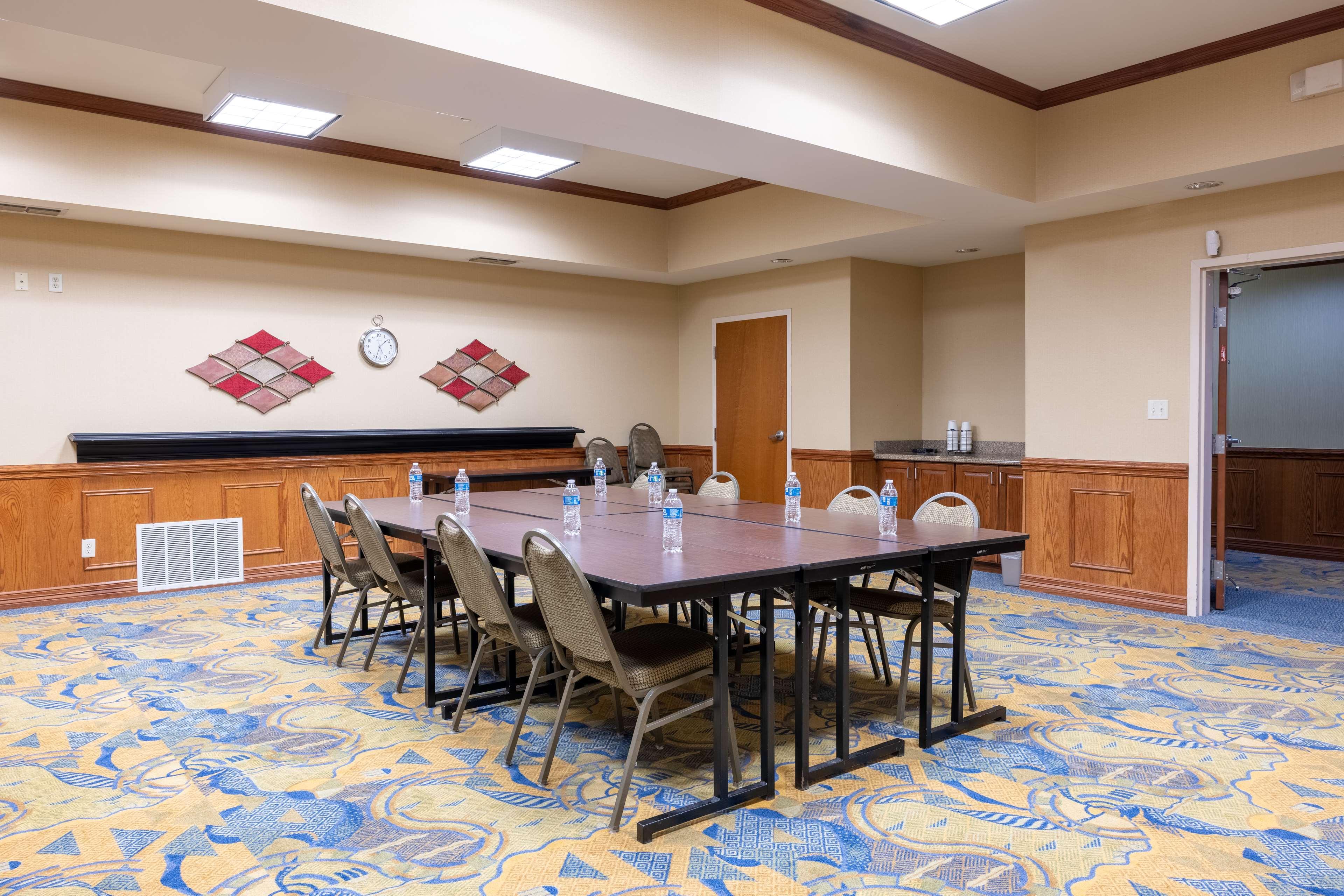 Hampton Inn Элис Экстерьер фото