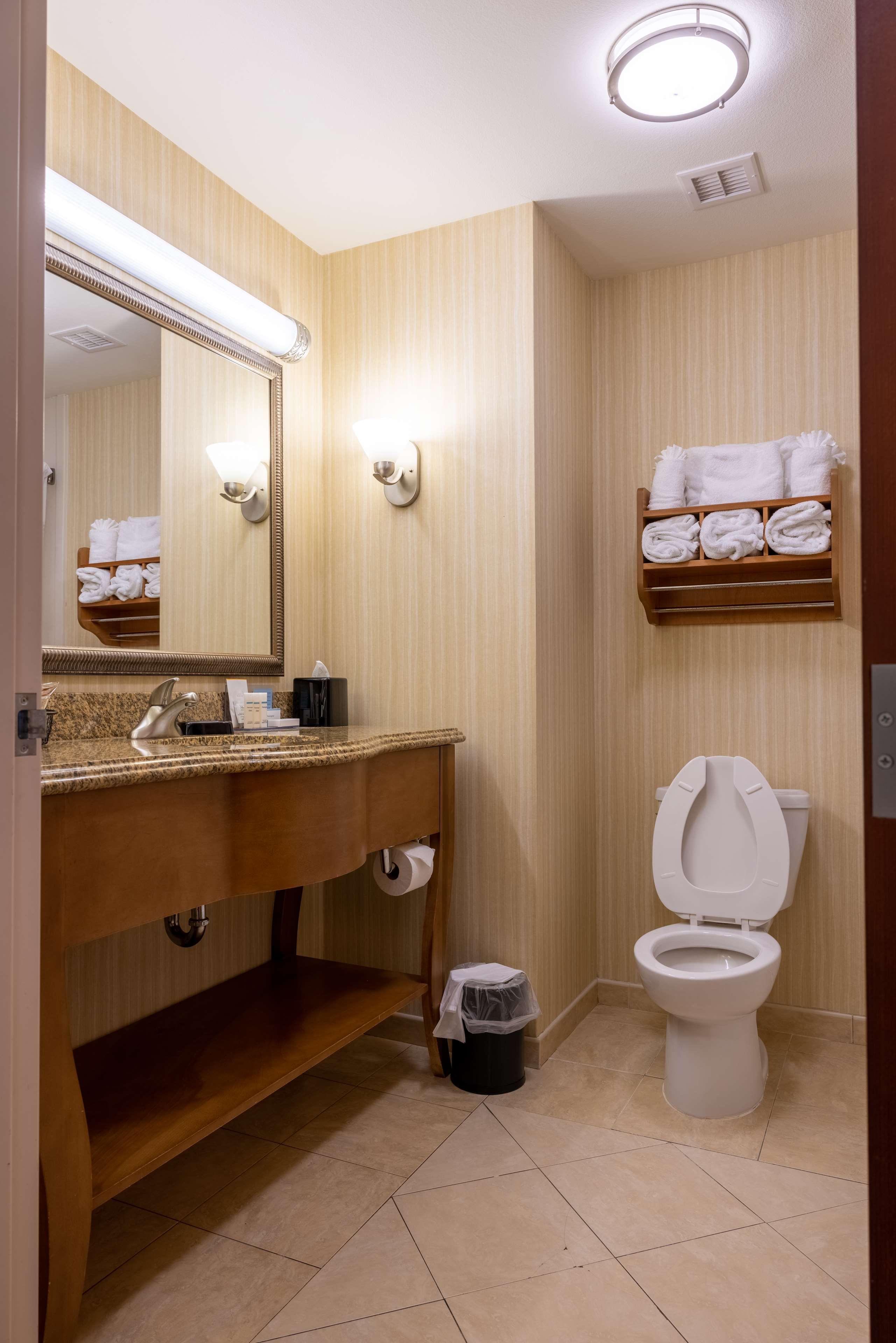 Hampton Inn Элис Экстерьер фото