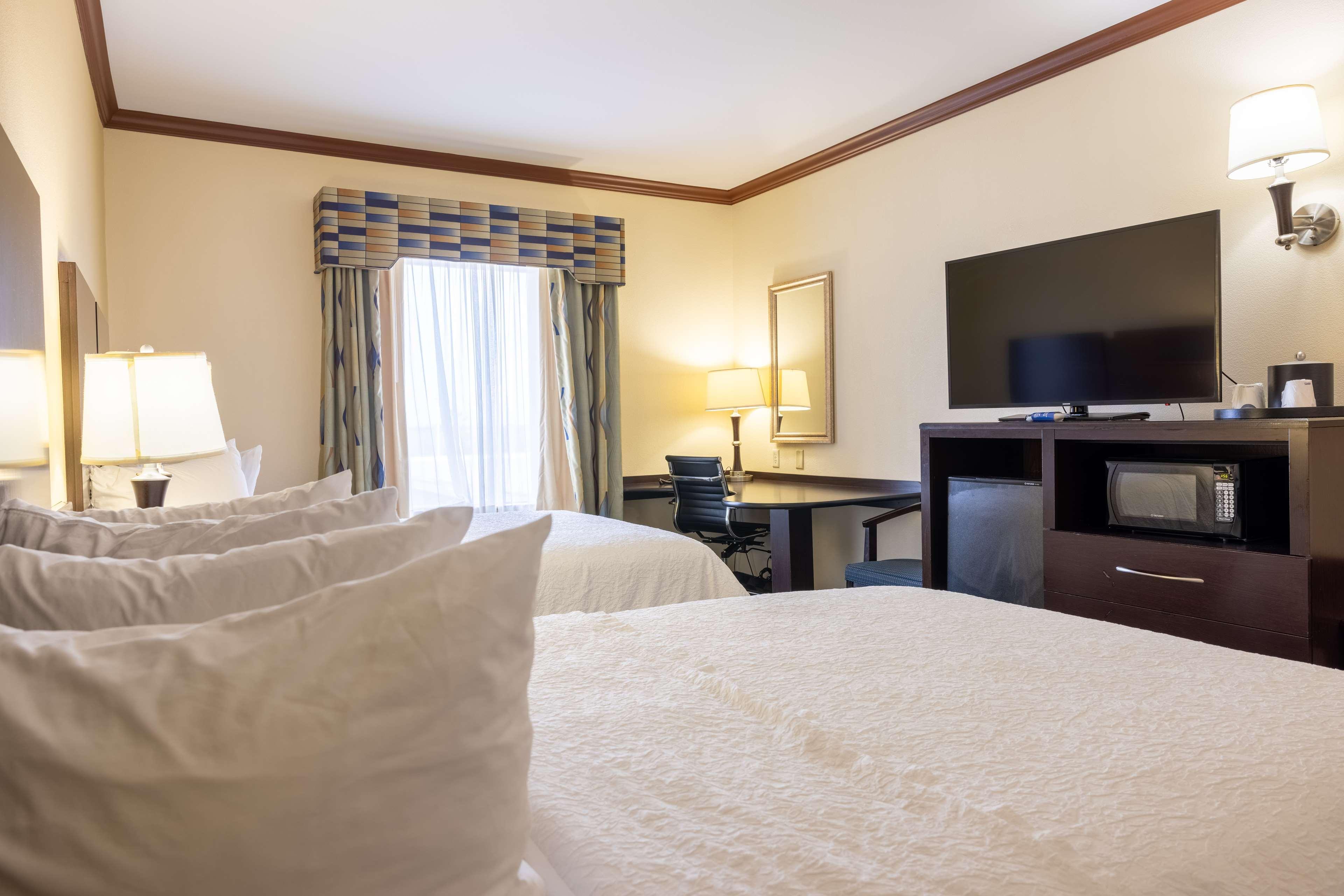 Hampton Inn Элис Экстерьер фото