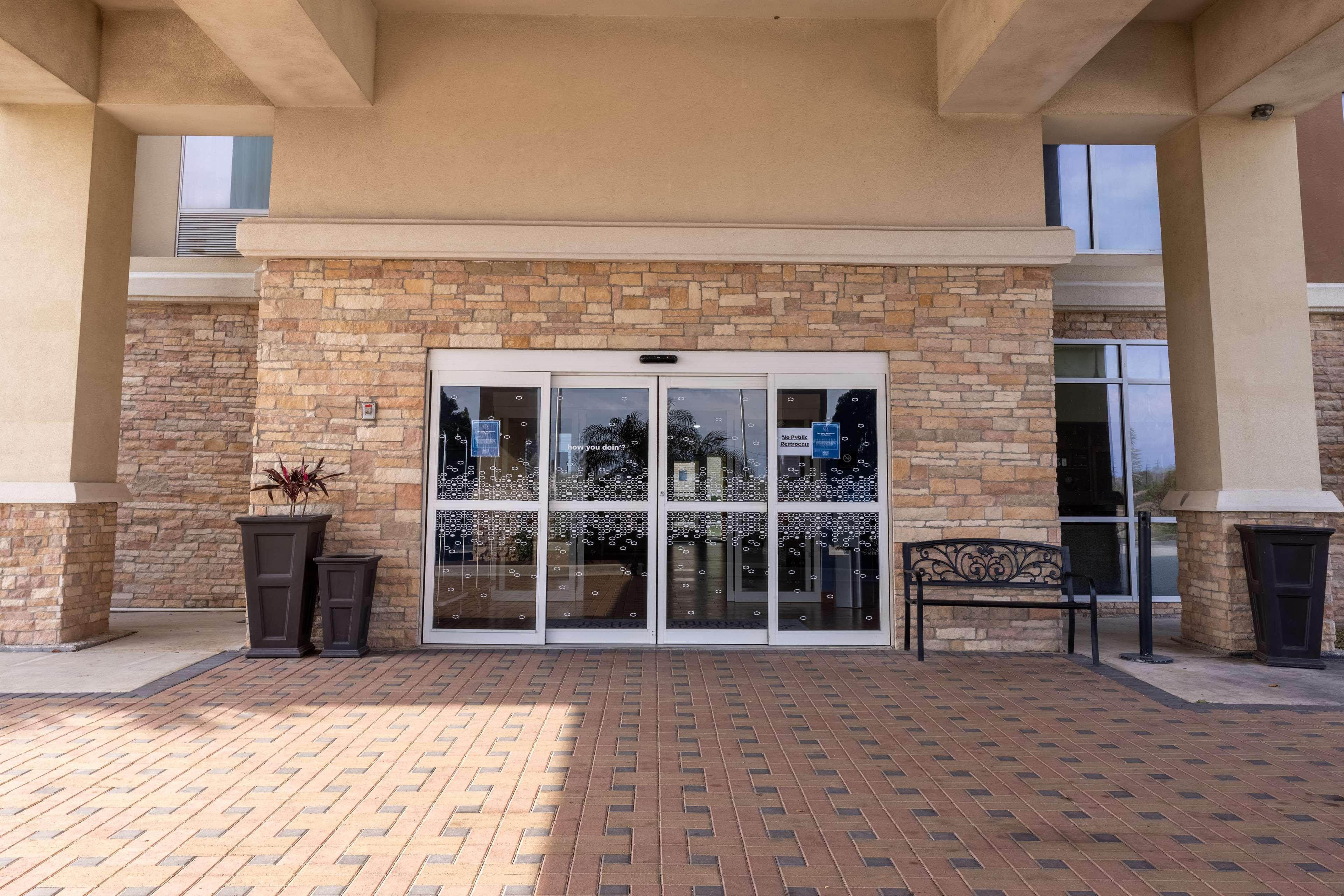Hampton Inn Элис Экстерьер фото