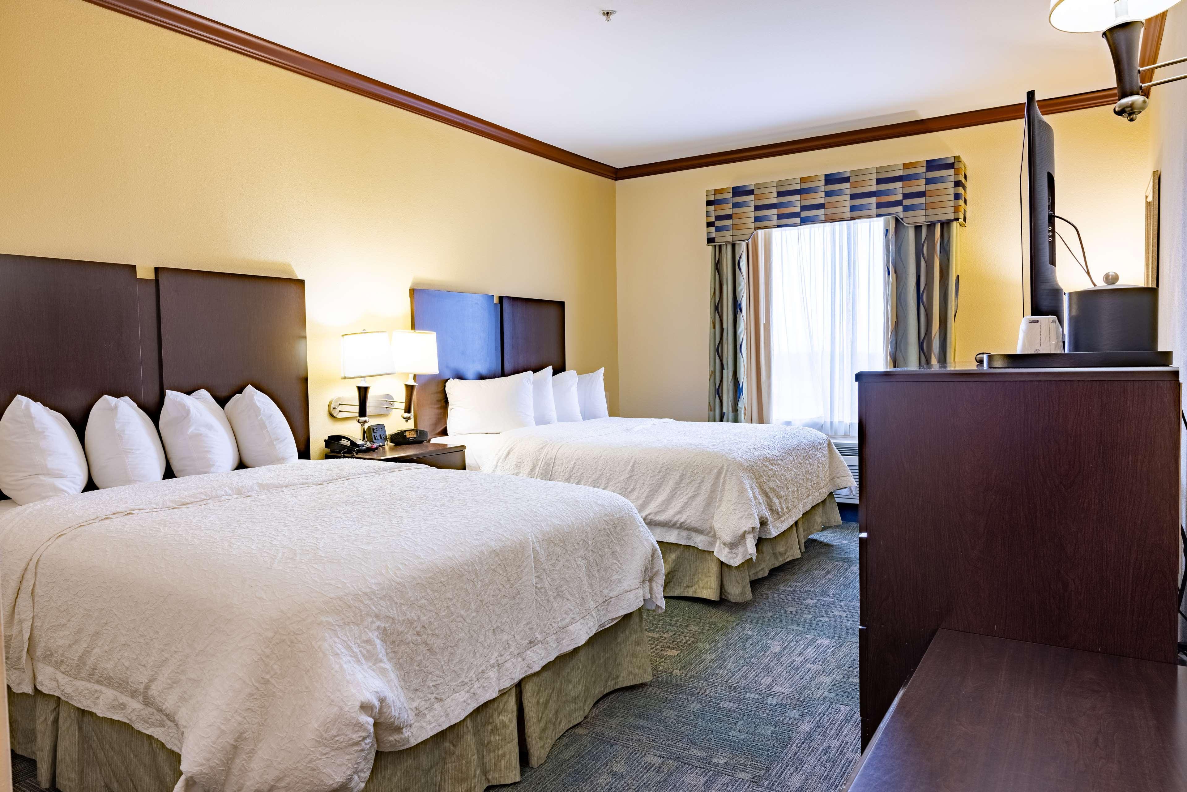 Hampton Inn Элис Экстерьер фото