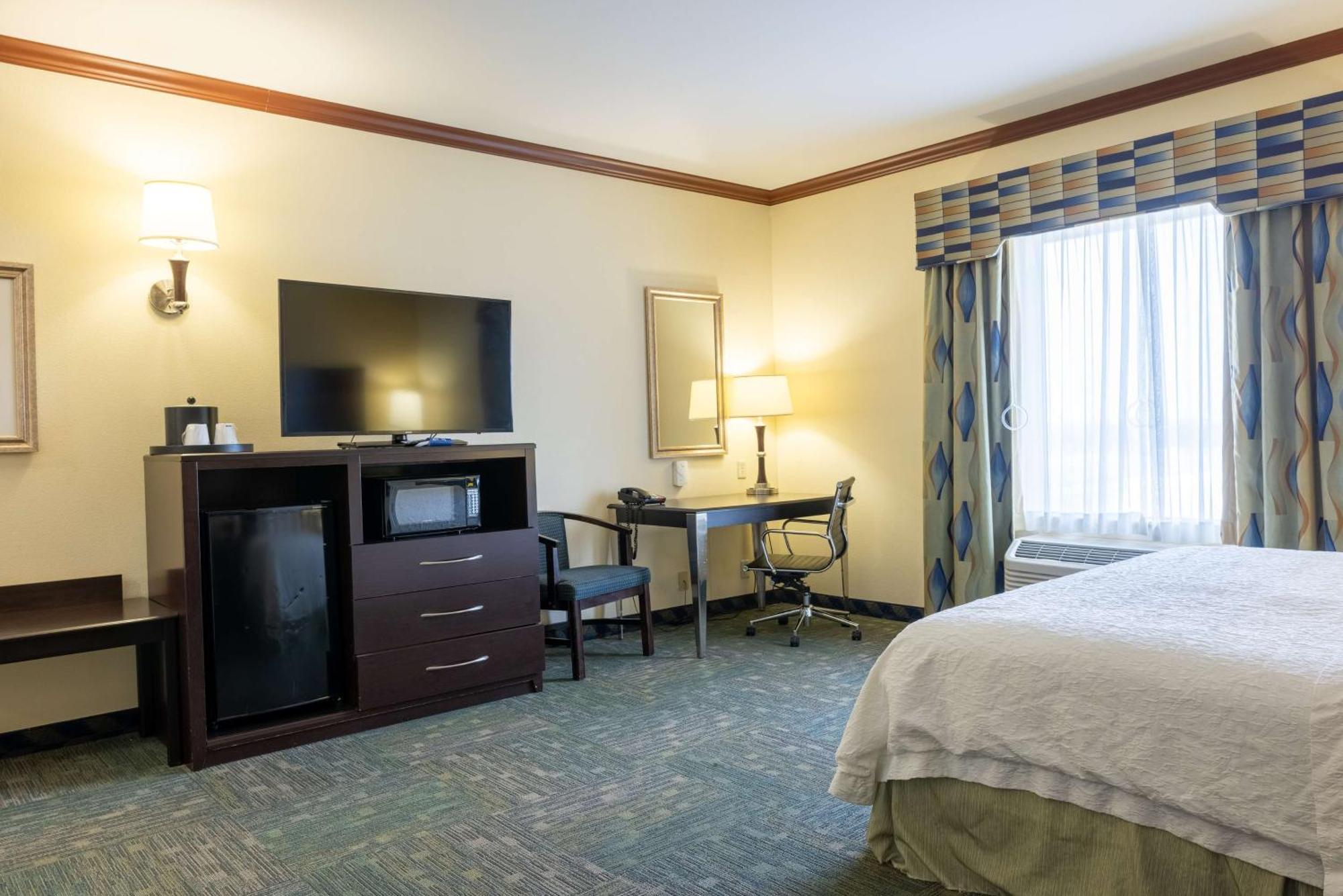 Hampton Inn Элис Экстерьер фото