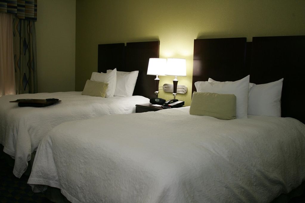 Hampton Inn Элис Номер фото