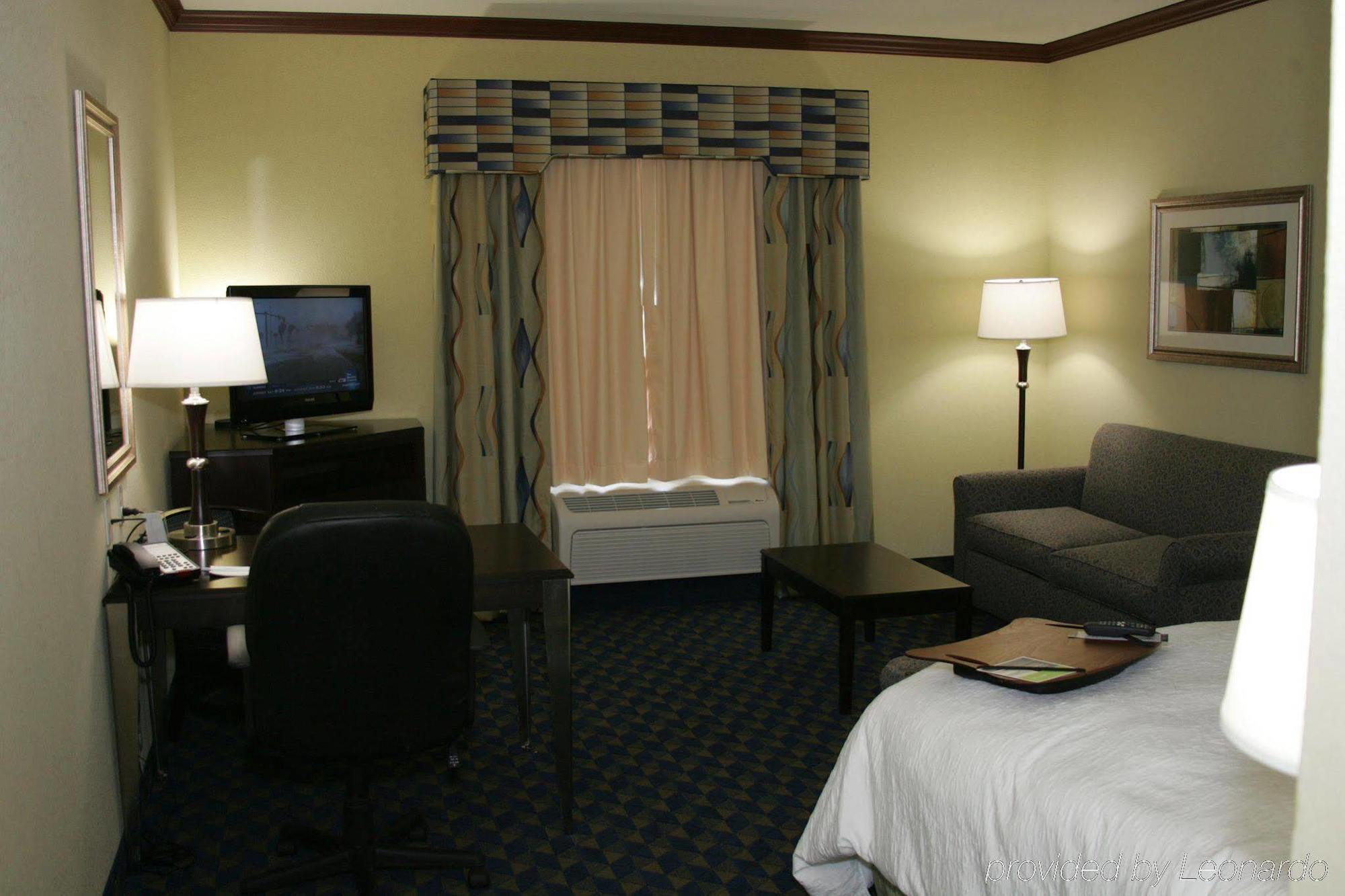 Hampton Inn Элис Номер фото